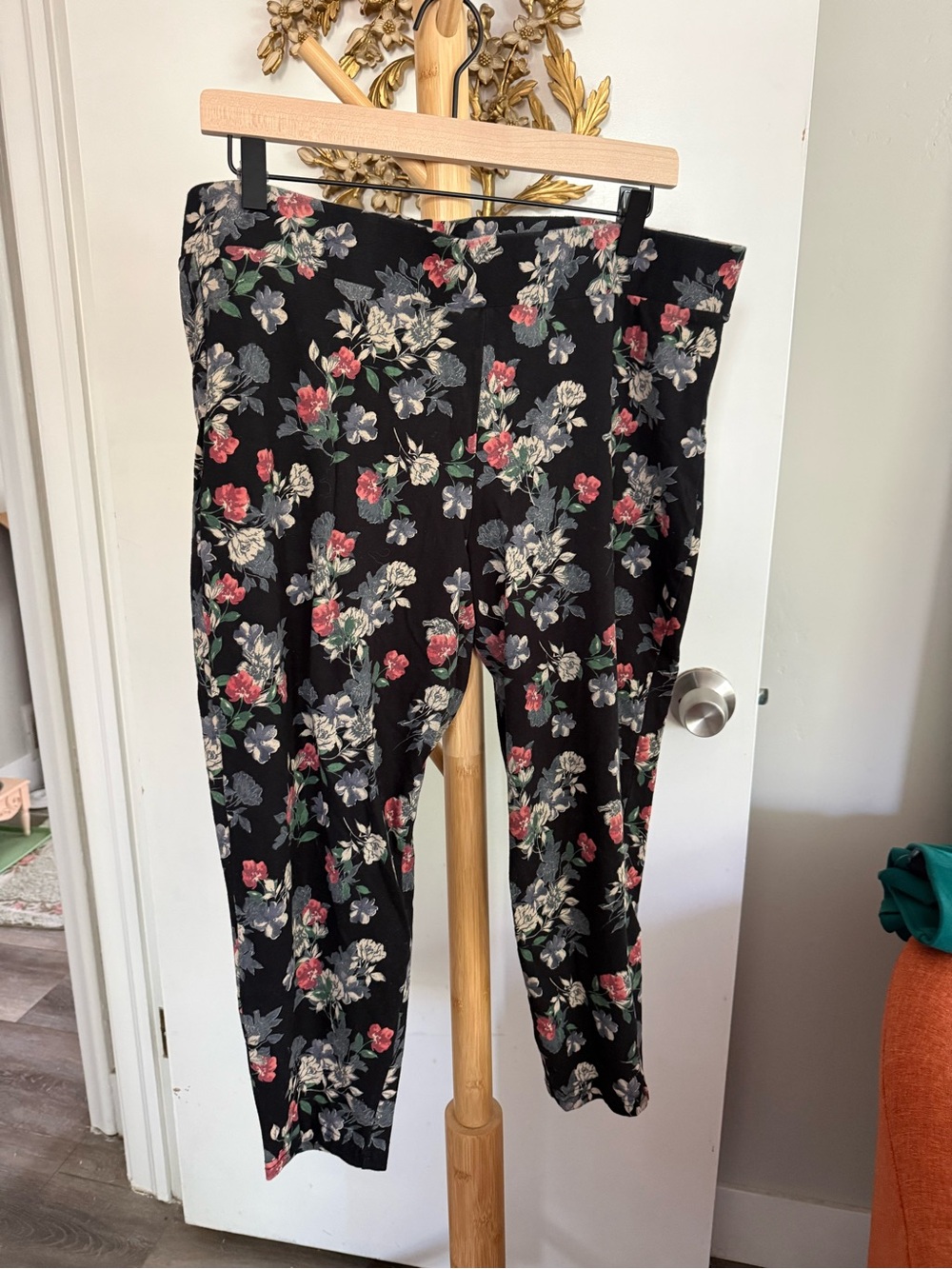 Torrid Floral Crop Leggings